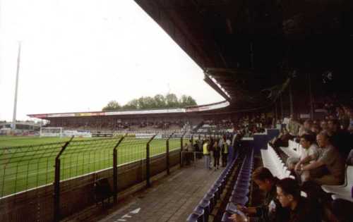 Oosterenk Stadion - Hufeisentribüne