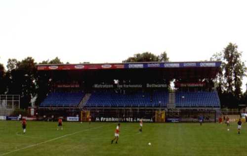 Stadion am Schönbusch - Seitentribüne