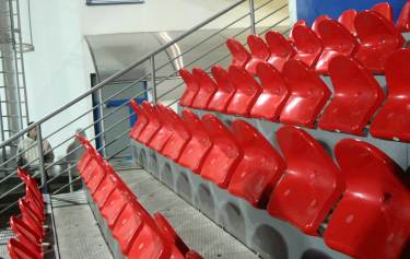 Mestský Fotbalový Stadion - Klappsitze auf der Hauptribüne