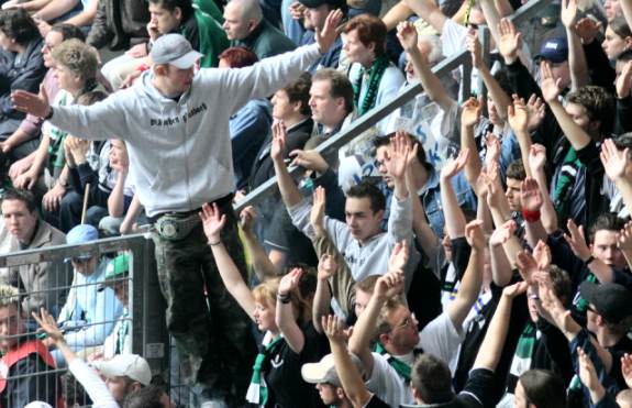 Westfalenstadion - und jetzt machen wir alle mal soooo!