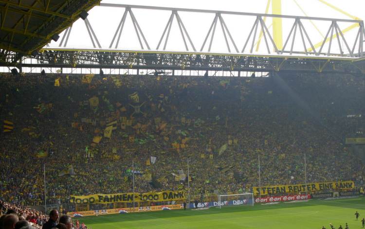 Intro BVB '1000 Fahnen, 1000 Dank'...