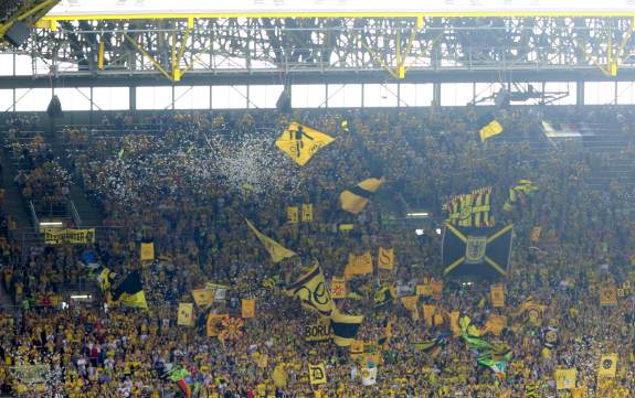 Westfalenstadion - Da ist die Welt noch in Ordnung: Intro Heimfans