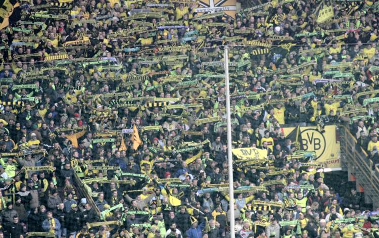 Stadion am Nordfriedhof - BVB-Fans