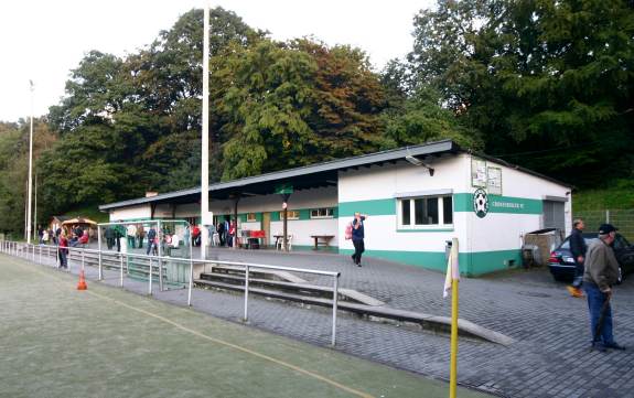 Sportplatz Hauptstraße - Vereinsheim mit Terrasse