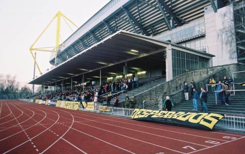 Stadion Rote Erde - Tribüne