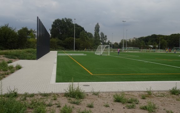 Mendespielplatz Kunstrasen 1