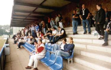 Salvus-Salvus-Stadion- Blick über die Tribüne