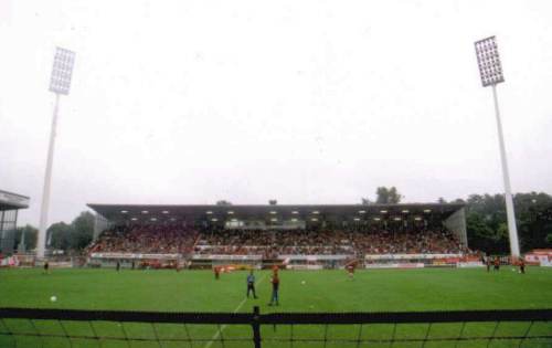 Georg Melches Stadion - Haupttribüne mit Choreographie