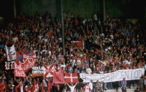 Georg Melches Stadion - Fortuna-Fans beim Intro