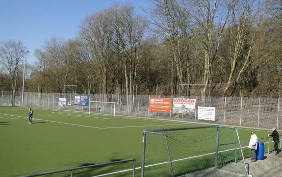 Helmut-Rahn-Sportanlage Kunstrasen 1