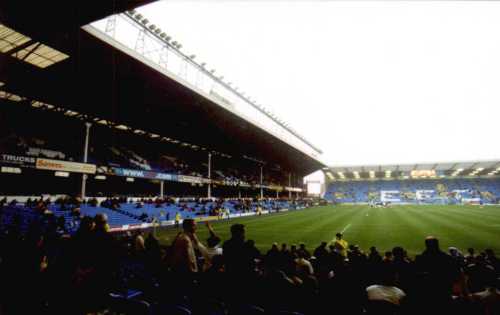 Goodison Park - Bullens Road Stand (links) und Park Stand