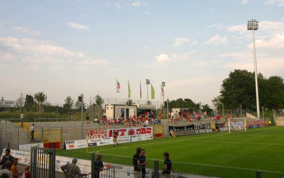 Paul-Janes-Stadion - Hintertorseite Gäste