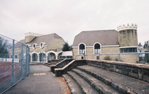 Stade du Schlossberg - Kurve und namesgebendes Schloß