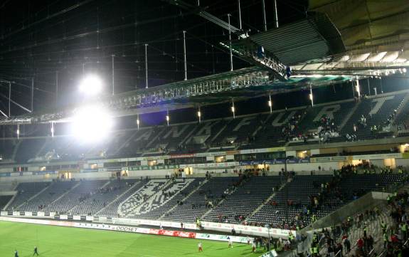 Waldstadion - fertiggestellte Lngsseite