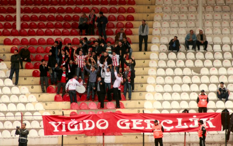 Kamil Ocak Stadı