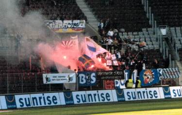 Stade de Genéve - Grashopper-Fans beim Intro