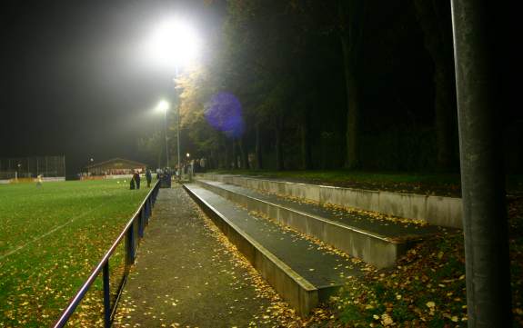 Rasenplatz Werner Straße - Stufen