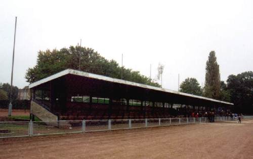 Friedrich-Ludwig-Jahn-Stadion - Tribne leer