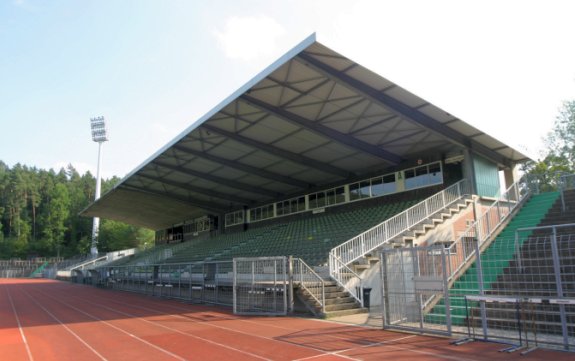 Waldstadion - Tribüne Frontansicht