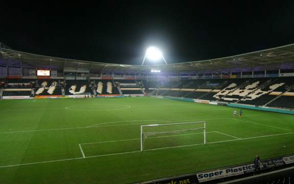 KC Stadium - North- und Eaststand