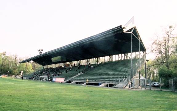 Flughafenstadion (Sportpark Höhenberg) - Tribne Vorderansicht