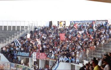 Stadio Armadio Picchi - ... und Auwärtsfans