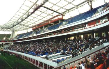 Stadion Lokomotiv - Südtribüne beim Spiel