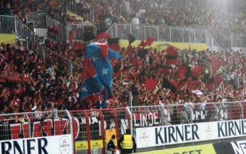 Bruchwegstadion - Gästefans auf der Gegentribüne