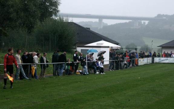 Sportplatz Durch die Aue