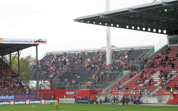 Stadion am Bruchweg - Ecktribüne