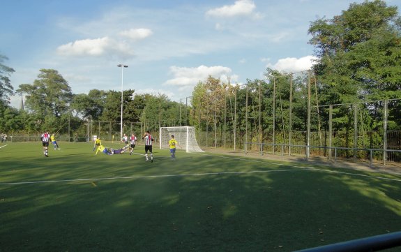 Ernst-Reuter-Kampfbahn Nebenplatz