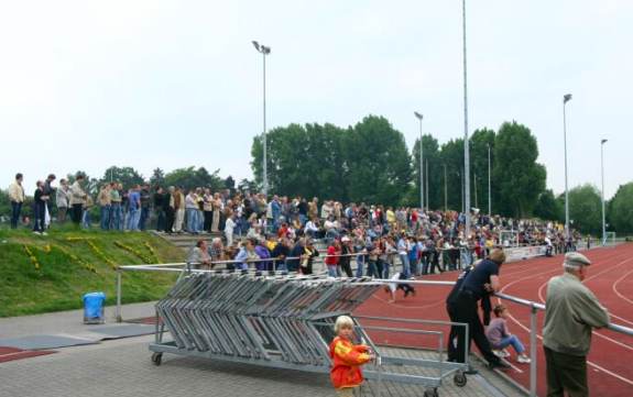 Grafschafter Kampfbahn - Ausgebaute Lngsseite