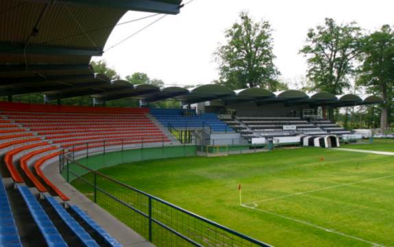 Fasanerija - zusammengebaute Tribüne Seite