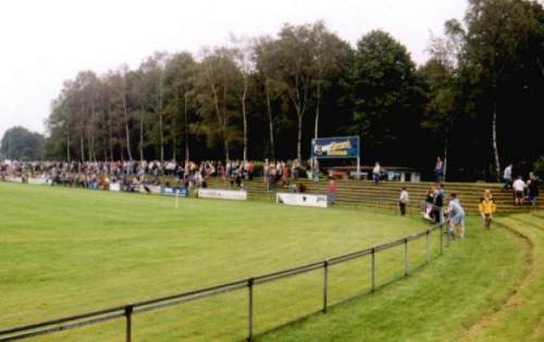 VfR-Stadion - Gegenseite ganz in grn