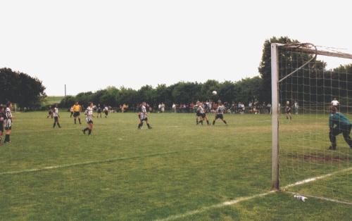 Sportplatz an der B3 - Blick von Hintertorseite