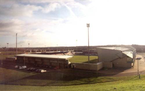 Sixfields Community Stadium - Totale von außen