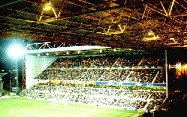 Nottingham City Ground - Treint End Stand besetzt