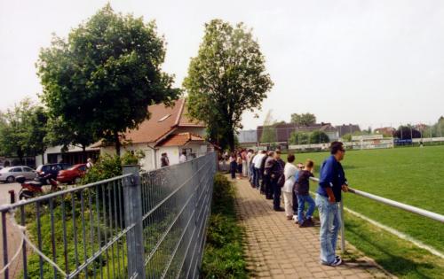 Rothe-Kampfbahn - Ausgebaute Seite