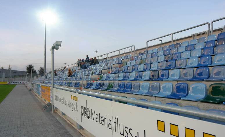 Sportplatz Husterhöhe - Blick über die Gegenseite