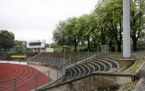 Vogtlandstadion - die Gegenseite mit Heimfans