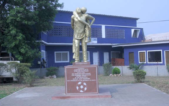 Denkmal zur Stadionkatastrophe vom 9.5.2001