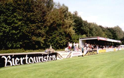 Sportzentrum Ahe - Tribne besetzt