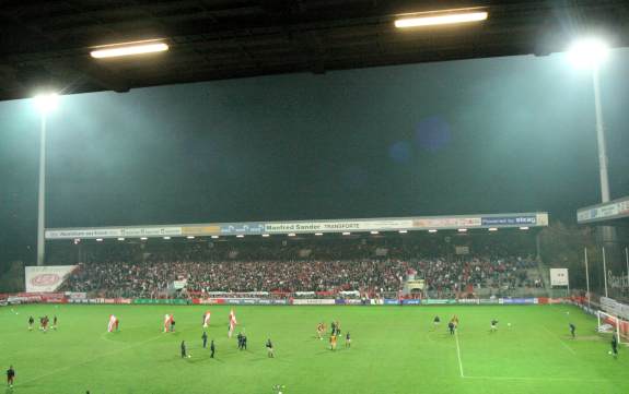 Georg-Melches-Stadion - Gegenseite