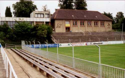 Stadion Paulshöhe - Sitzplätze und Hintertorbereich