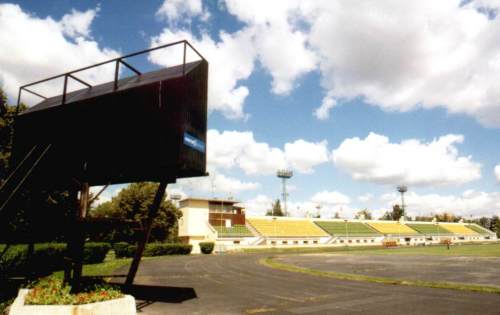 Stadion Luschniki - Sportiwnyj Gorodok - Tribüne aus Kurve mit Anzeigetafel gesehen