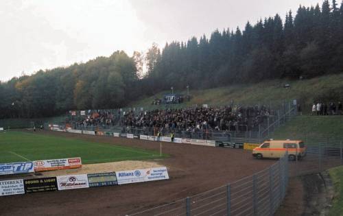 Stadion Zur Sonnenblume - Längsseite zwei mit Gästeblock im hinteren Bereich