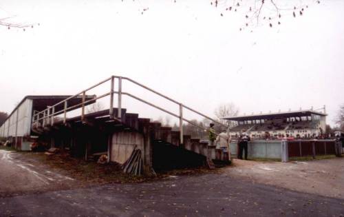 Friedengrund - Gegenseite und Tribüne