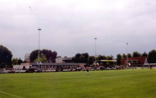 Sportpark Adegeest - Vereinsheim und Tribne