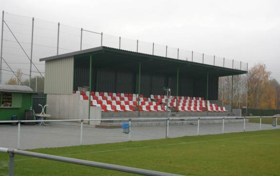 Sportplatz an der Waldstraße (an der Siedlung) - Tribne