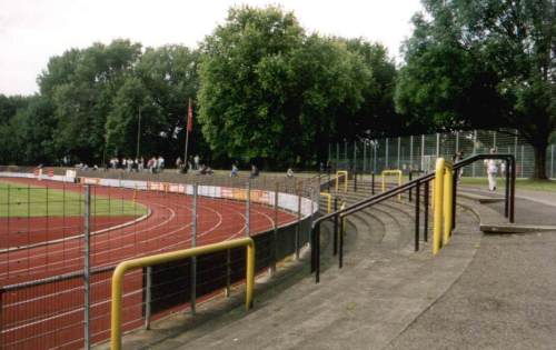 Sportpark Wanne Süd - Kurve und Gegengerade